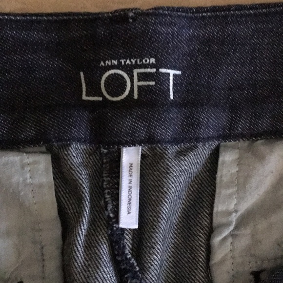 🌻LOFT Riviera Jean Shorts with pockets. Size 4. - Picture 3 of 7